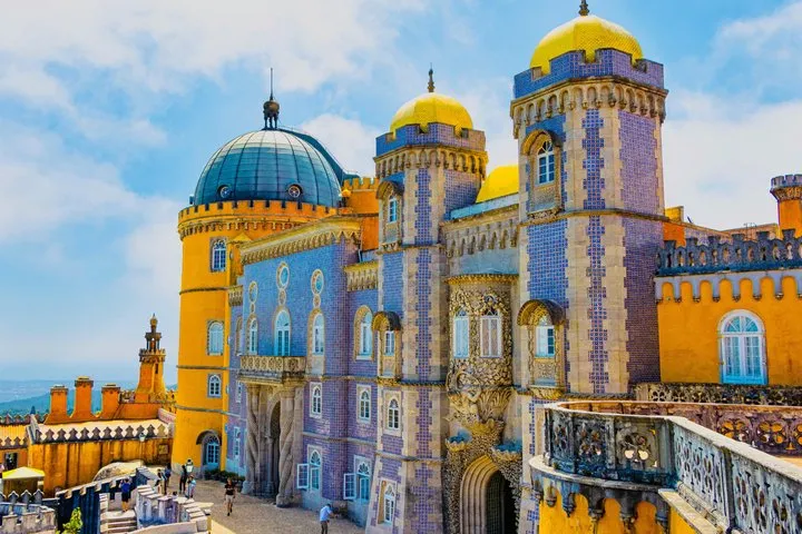 Lisbon: Pena Palace, Regaleira, Sintra, Cabo, Cascais Small Group