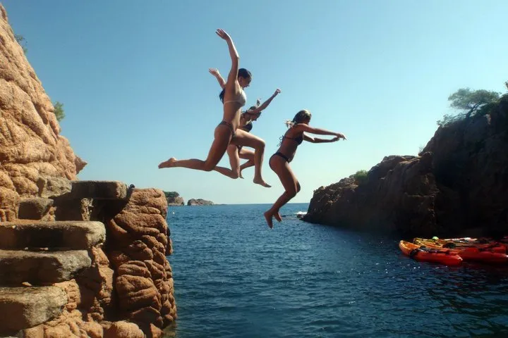 Costa Brava Tour: Easy Hike, Snorkel & Cliff Jump from Barcelona