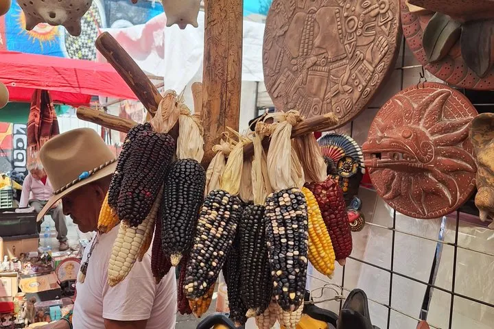 From Aztec Markets to Lagunilla Food Antiques and Micheladas