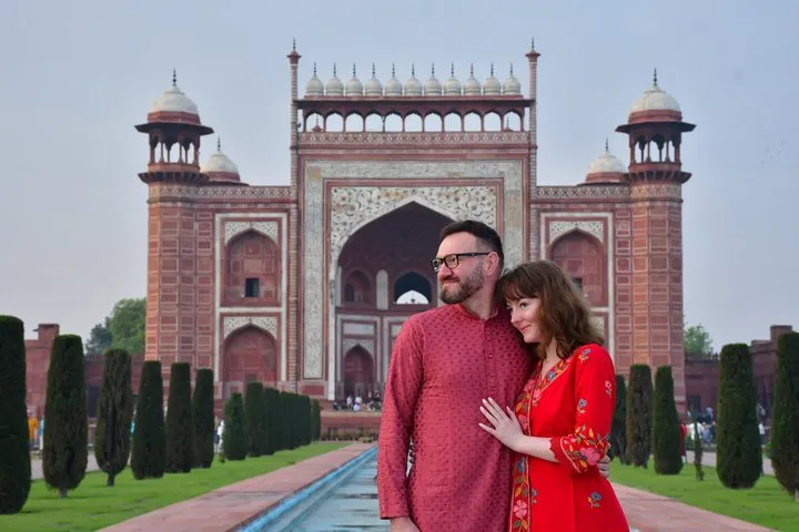 Agra: Taj Mahal Tour by Train From Delhi