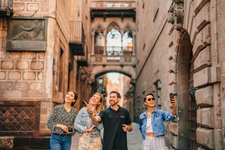 Premium Old Town & Picasso Museum Small Group Tour (6 People Max)