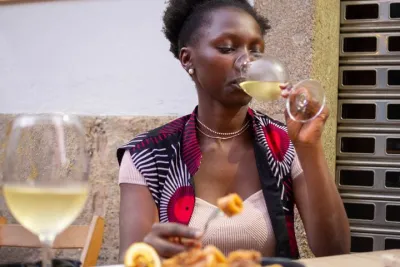 Barcelona Tapas & Wine Private Tour in Traditional Taverns