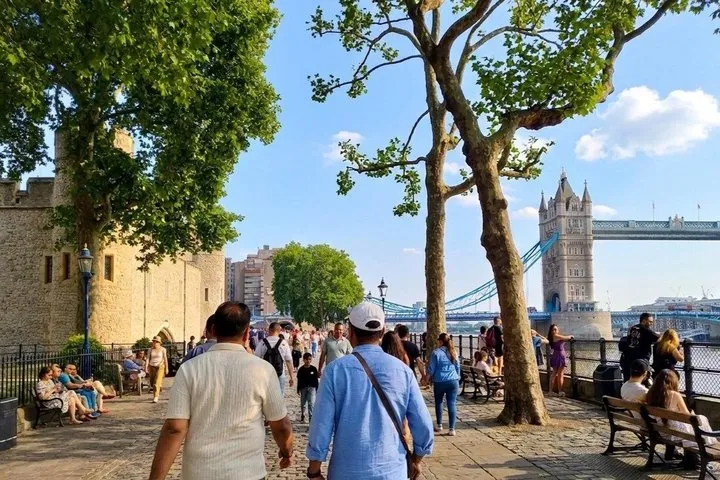 Walk London: Big Ben to Tower Bridge (Private or Group City Hike)