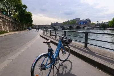 Premium Paris Vineyard Experience by E-Bike: Wine Tasting Tour