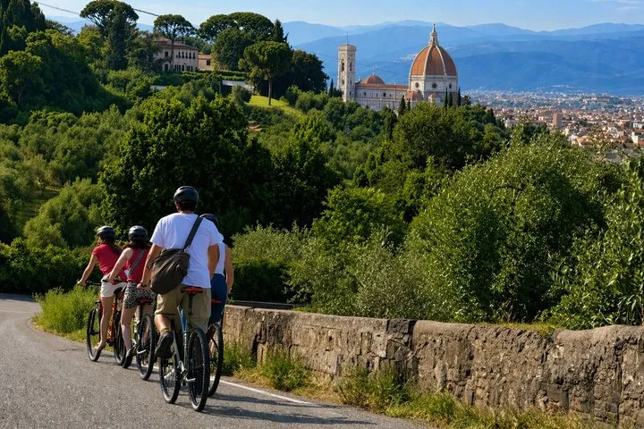 Florence eBike tour through the Countryside and Historic Villas