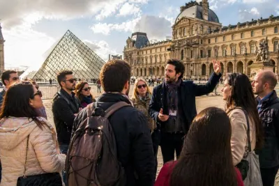 Paris: Louvre Exterior Guided Tour with Timed Entry Ticket