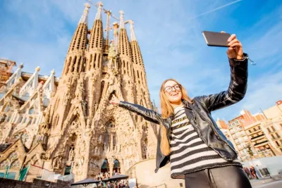 Barcelona Gaudí Masterpieces Walking Tour with Audio Guide