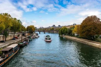 Paris: Evening Lights Cruise with Legendary Bateaux-Mouches
