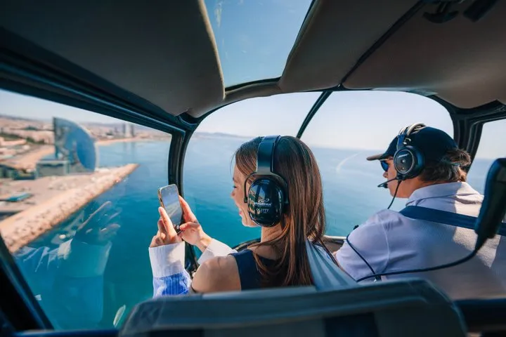 Barcelona Sky & Sea: Helicopter Flight and Boat Transfer