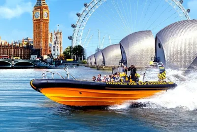 Speedboat Cruise Tour: Embankment OR Westminster Pier -70 minutes