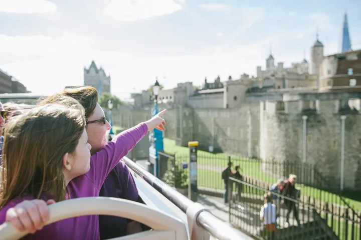 Tower of London with London Hop-On Hop-Off Tour and Thames Cruise