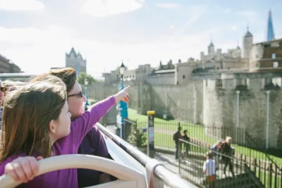 Tower of London with London Hop-On Hop-Off Tour and Thames Cruise