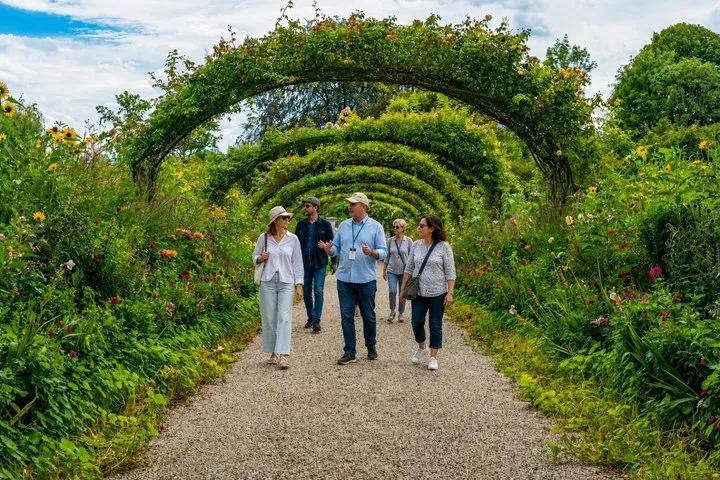 From Paris: Giverny & Monet’s Garden Round-Trip Tour