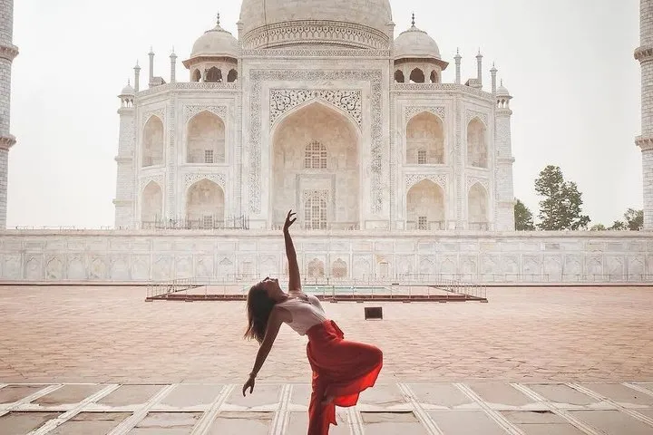 Agra Guiding Tour by Car from Agra Hotel/Airport/Train Station.