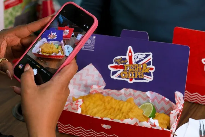 London Sightseeing Bus Tour with Traditional Fish & Chips