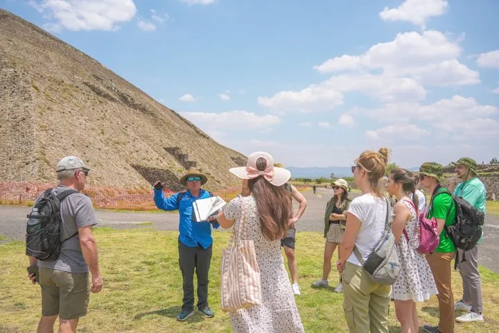 Teotihuacan, Guadalupe Shrine & Tlatelolco Day Tour with Lunch