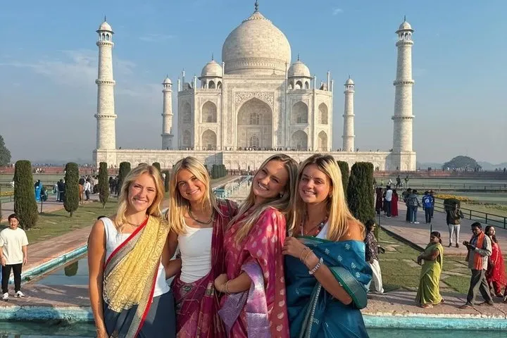 From Delhi Private Taj Mahal Day Tour by Superfast Train