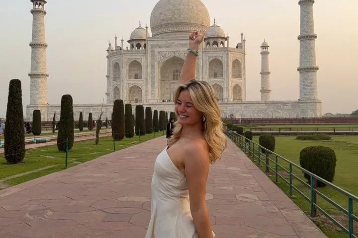 Hire Private Car with Driver For Golden Tringle Tour.