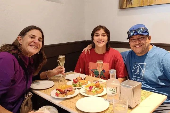 Gourmet Food & Drinks Private Tour - Gothic Quarter & Markets