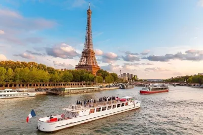 Seine River Sightseeing Cruise with Audio Guide