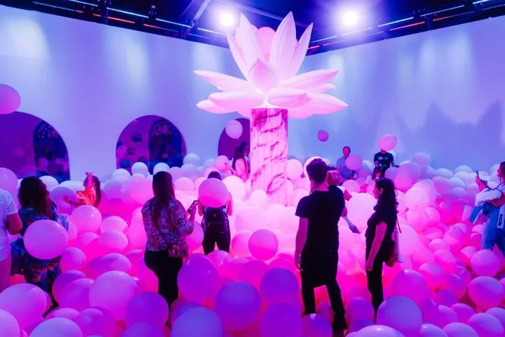 Bubble Planet Immersive Interactive Experience in Washington DC