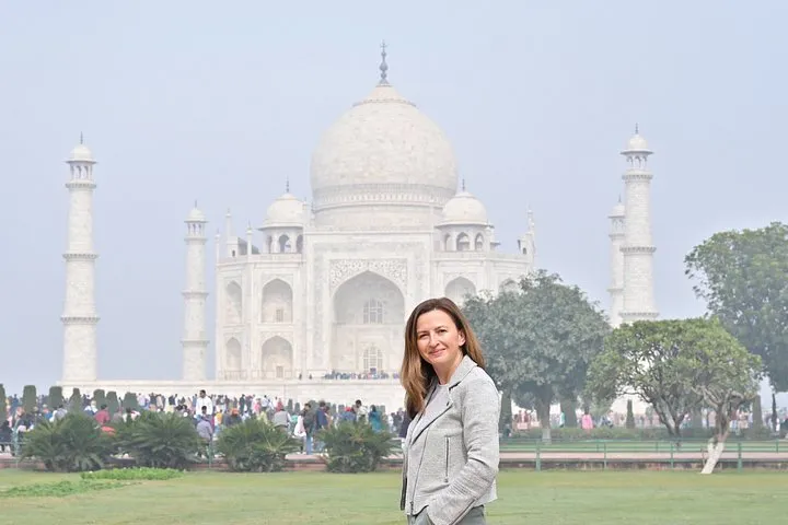 Private Car from Delhi to Taj Mahal with Driver and Local Guide