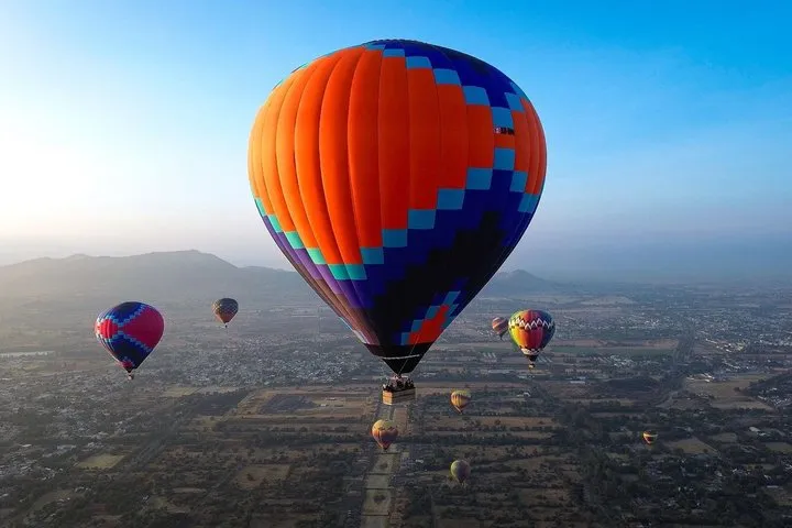 Teotihuacan Hot-Air Balloon Flight with Breakfast from CDMX