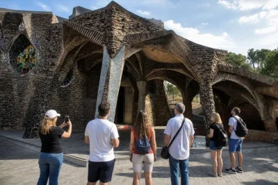 Montserrat and Gaudi´s Crypt Private Tour with Hotel Pick-up
