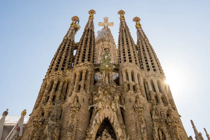Barcelona: Gaudí Highlights & Gourmet Tapas Tasting (Small Group)