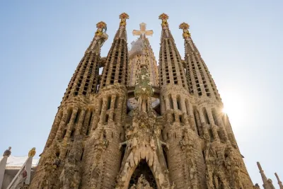 Barcelona: Gaudí Highlights & Gourmet Tapas Tasting (Small Group)