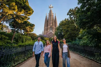 Sagrada Familia Skip the Line Ticket with Official Guide