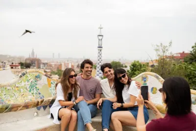 Barcelona: Park Guell Small Guided Tour & Skip the Line Ticket