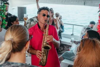 Barcelona Boat Party Cruise with Drinks & Live DJ