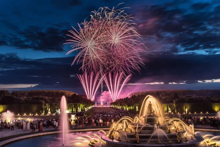 Versailles Night Fountains Show with Transport from Paris