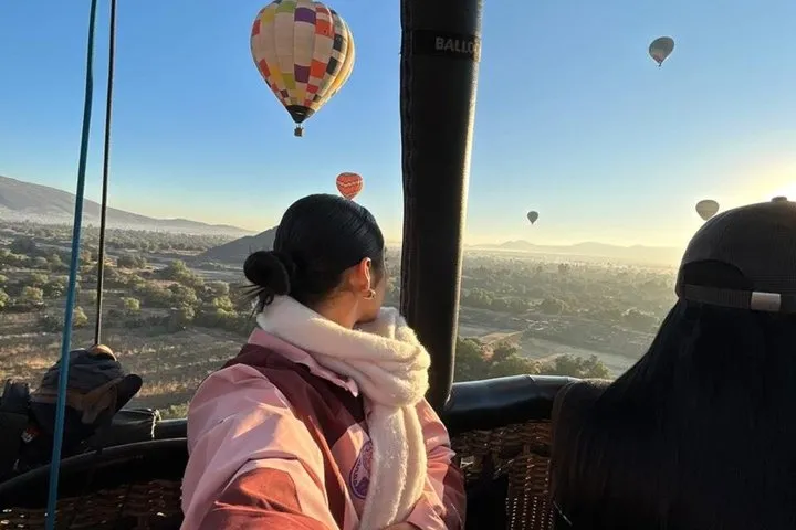 Eternal Experience : Balloon flight + breakfast + tour from CDMX