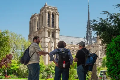 Île de la Cité Guided Tour & Exterior Notre Dame