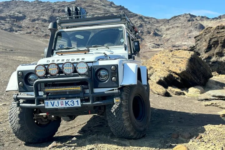 Golden Circle 4x4 Super Jeep Evening Tour: Midnight Sun Adventure