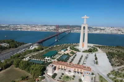 Sesimbra Tour with Guided Wine Tasting and Cristo Rei