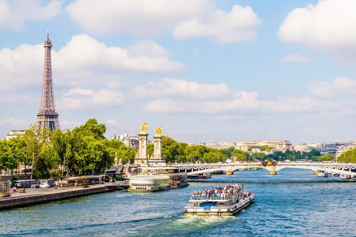 Paris Bateaux Mouches Day or Evening Cruise and Audio Guide