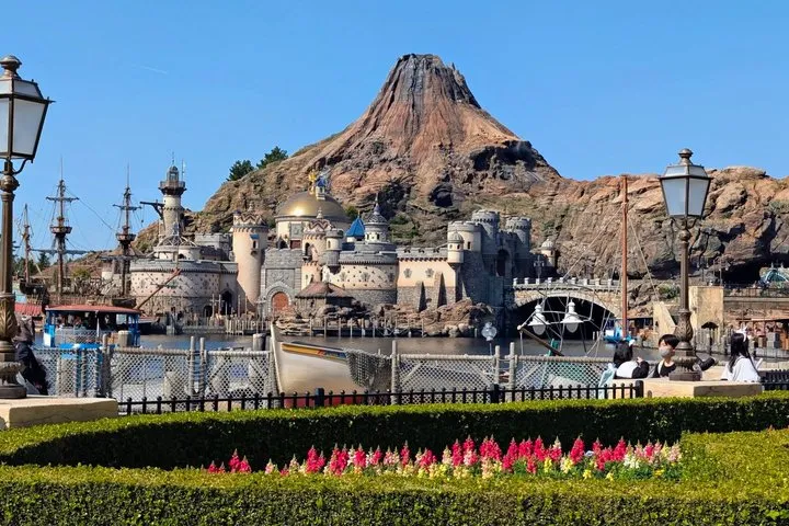 Tokyo Disneysea & Disneyland same-day 2-Park Ticket with Transfer