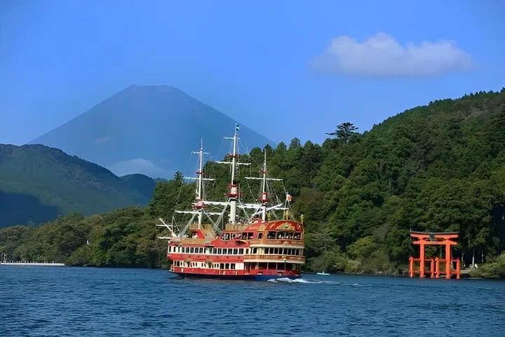 Mt Fuji Views from Mishima Skywalk and Hakone Pirate Ship