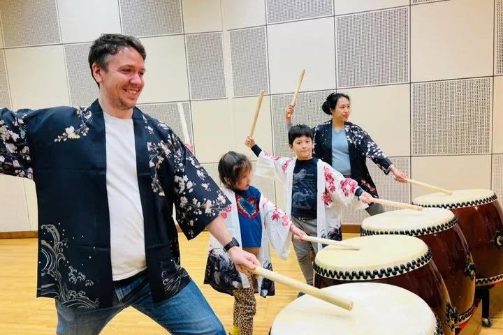 Traditional Taiko Drumming Experience in Central Tokyo