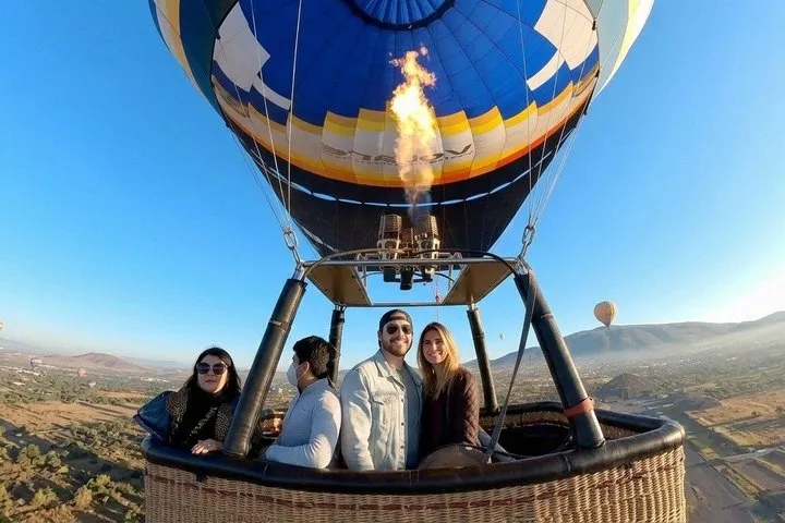 Balloon Ride Over Teotihuacan + Breakfast + Free Time at Pyramids