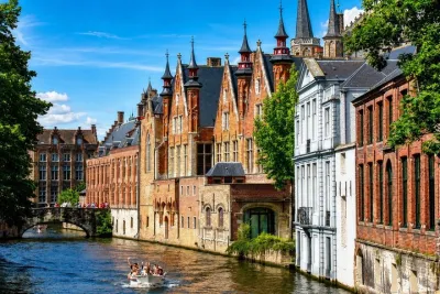 Bruges Day Trip from Paris by Minivan with Canal Cruise Included