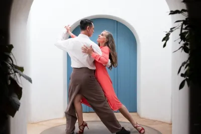 Barcelona Tango lesson with Pros with drinks in hidden gems
