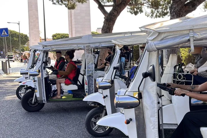 Lisbon Visitor Pass: 24h Tuk Tuk Pass w/Guide by Guiders.pt