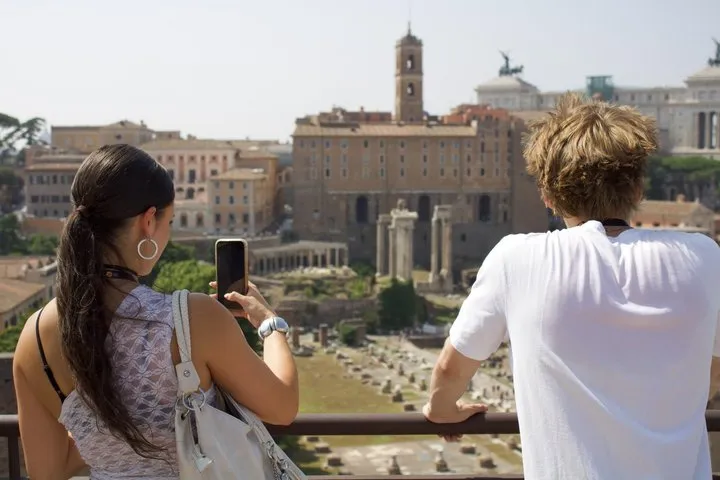 Rome: Guided Group Tour of Colosseum, Palatine Hill & Roman Forum