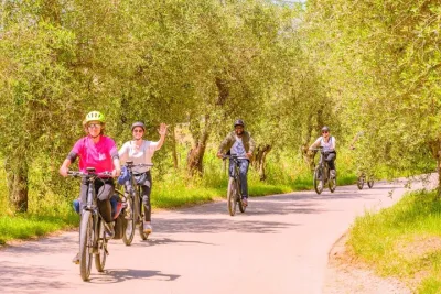 Chianti Hills E-Bike Tour with Tuscan Lunch & Two Wine Tastings