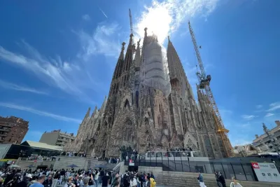 Skip the Line Sagrada Família Tour with Local Expert Guide