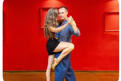 Barcelona Tango lesson with Pros & drinks + AC to beat the heat!
